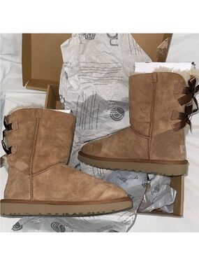 UGG Bailey Bow II Boots - Chestnut Suede